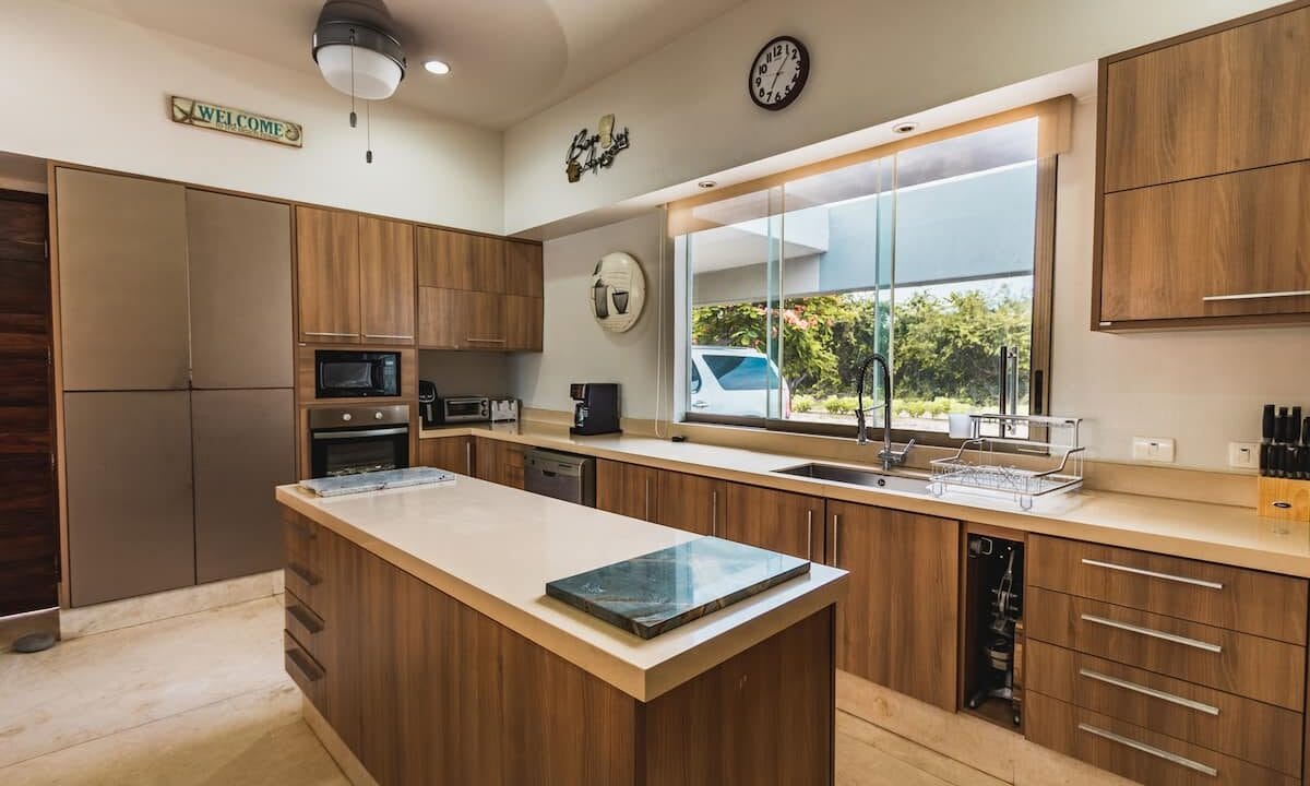 8e442dae-550a-4081-9a9d-54d3c2159a03