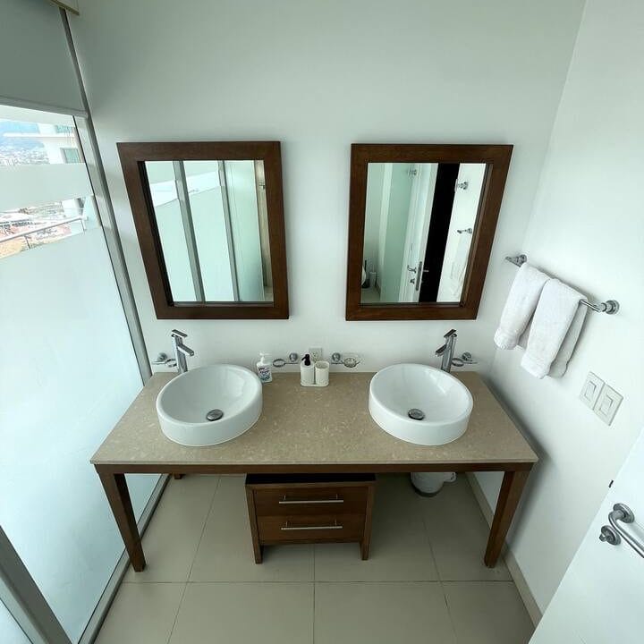 9ecd2194-e1a3-4d2f-a139-1e3e12dc3336